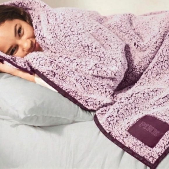 Pink VS Cozy Soft Sherpa Blanket - Picture 2 of 3